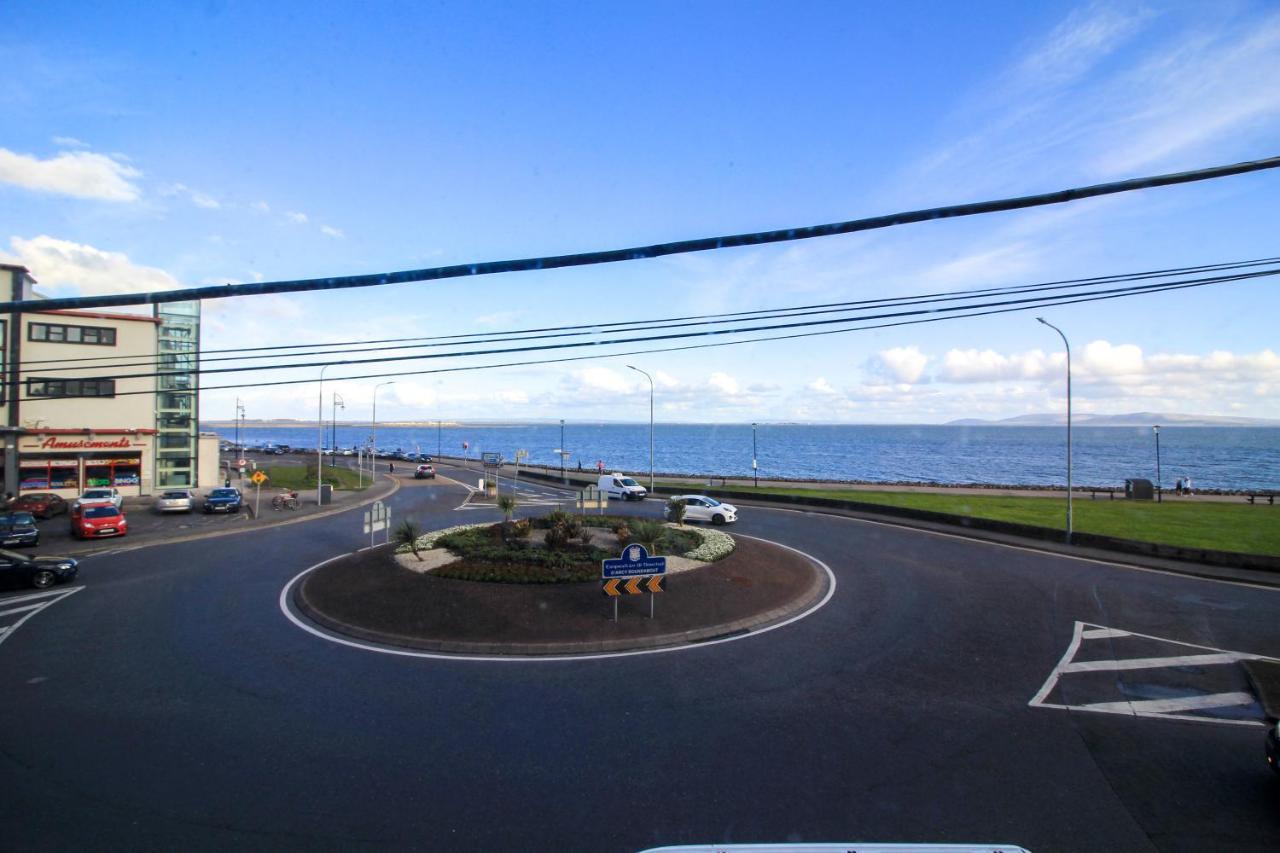 Seaside Views Apartment Голуей Екстериор снимка